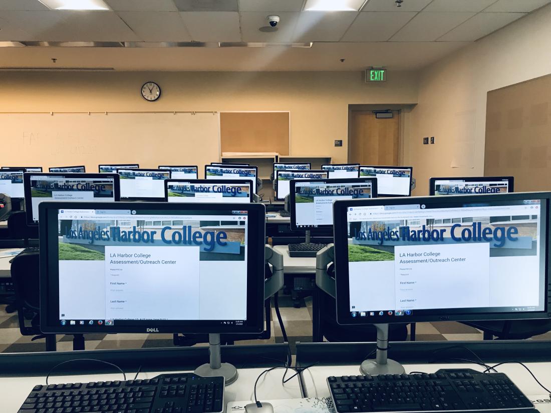 Photo of the Computer Lab 